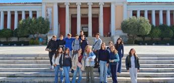 Les 4ᵉ explorent le musée archéologique et le patrimoine néoclassique d’Athènes